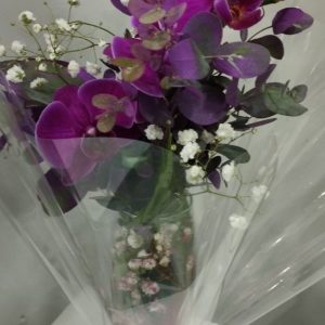 Copa con orquídea